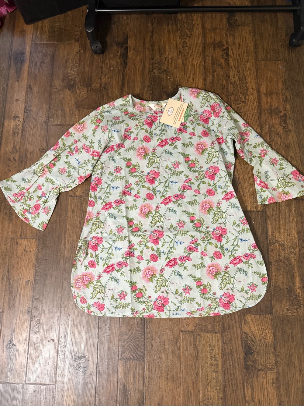 Floral Tunic kurti/blouse/top with Flutter Sleeves - Pink & Green
